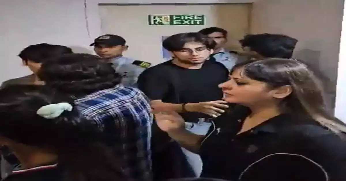 नोएडा की हाईराइज सोसायटी में चल रही थी रेव पार्टी, नशे में धुत मिले दर्जनों छात्र